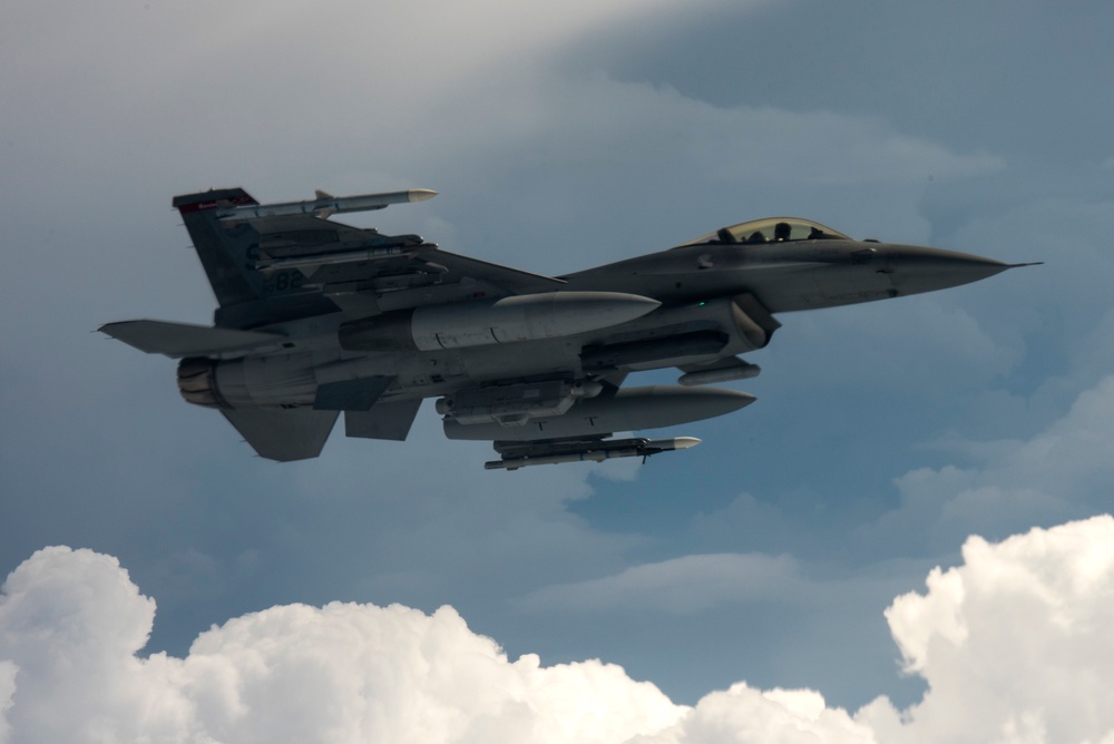 185th ANF provides refuel training to F-16 Fighting Falcons