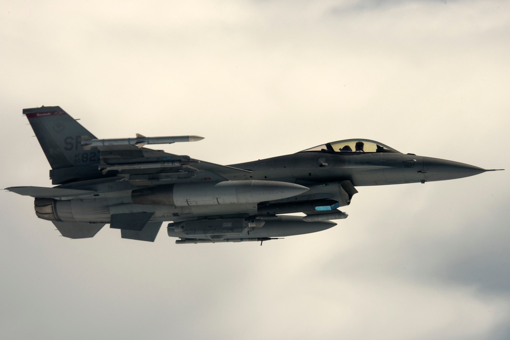 185th ANF provides refuel training to F-16 Fighting Falcons