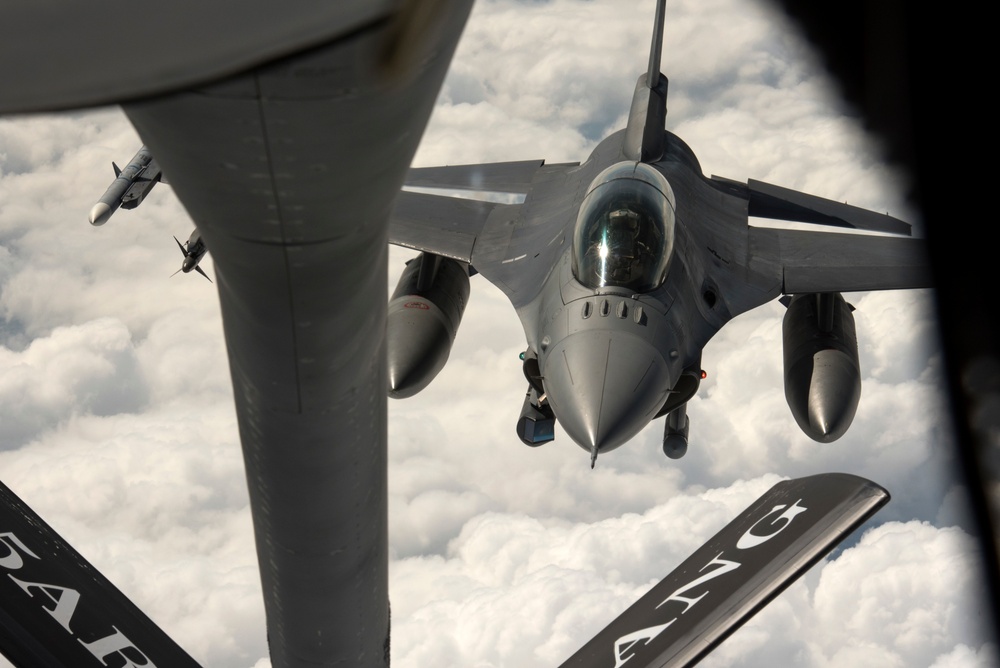 185th ANF provides refuel training to F-16 Fighting Falcons