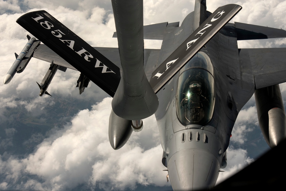 185th ANF provides refuel training to F-16 Fighting Falcons