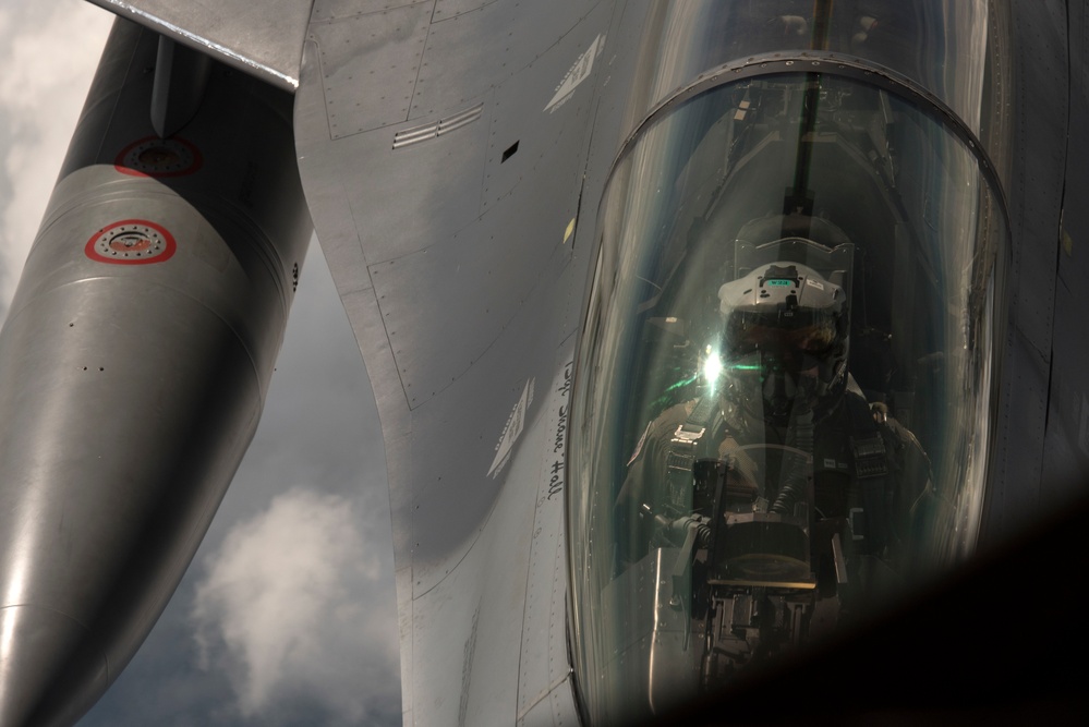 185th ANF provides refuel training to F-16 Fighting Falcons