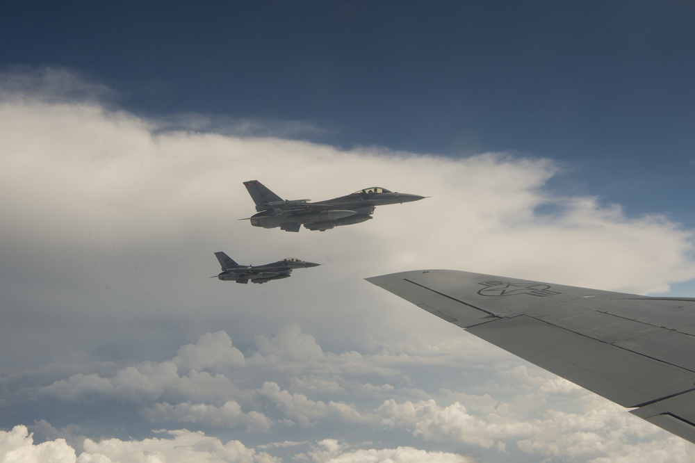 185th ANF provides refuel training to F-16 Fighting Falcons