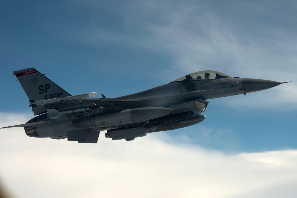 185th ANF provides refuel training to F-16 Fighting Falcons