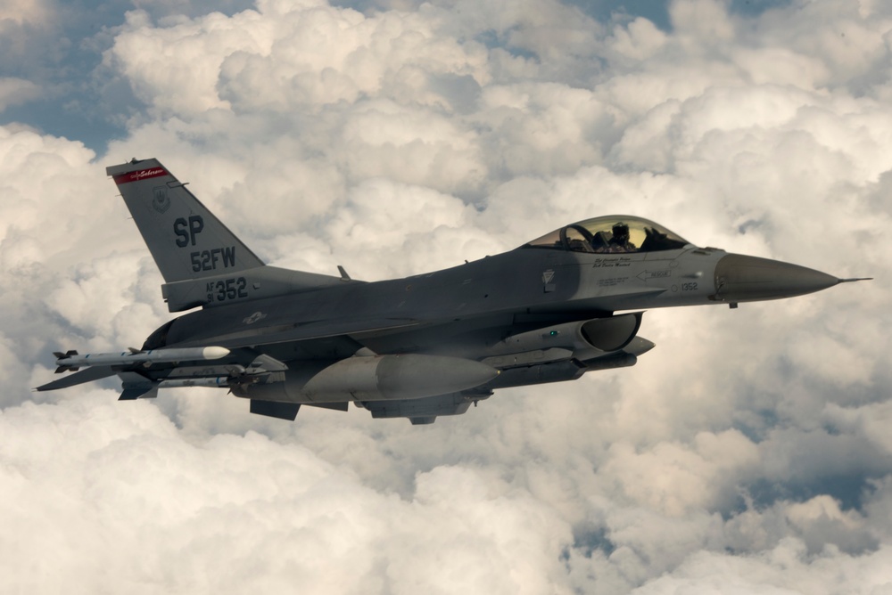 185th ANF provides refuel training to F-16 Fighting Falcons