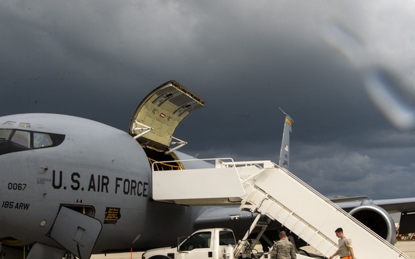 185th ANF provides refuel training to F-16 Fighting Falcons
