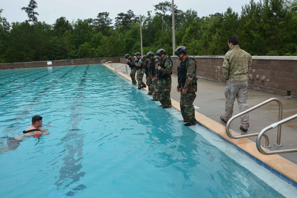 Class 17-4's PCOR Conducts Flotation Exercises