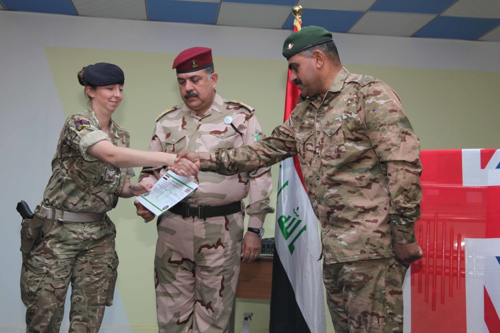Iraqi soldiers complete combat life saver course