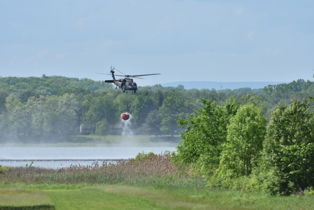 New York Army National Guard aviators conduct fire bucket training