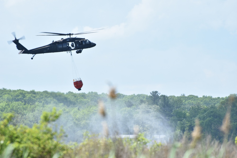 New York Army National Guard aviators conduct fire bucket training