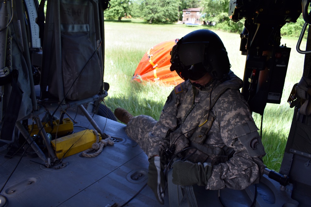 New York Army National Guard aviators conduct fire bucket training