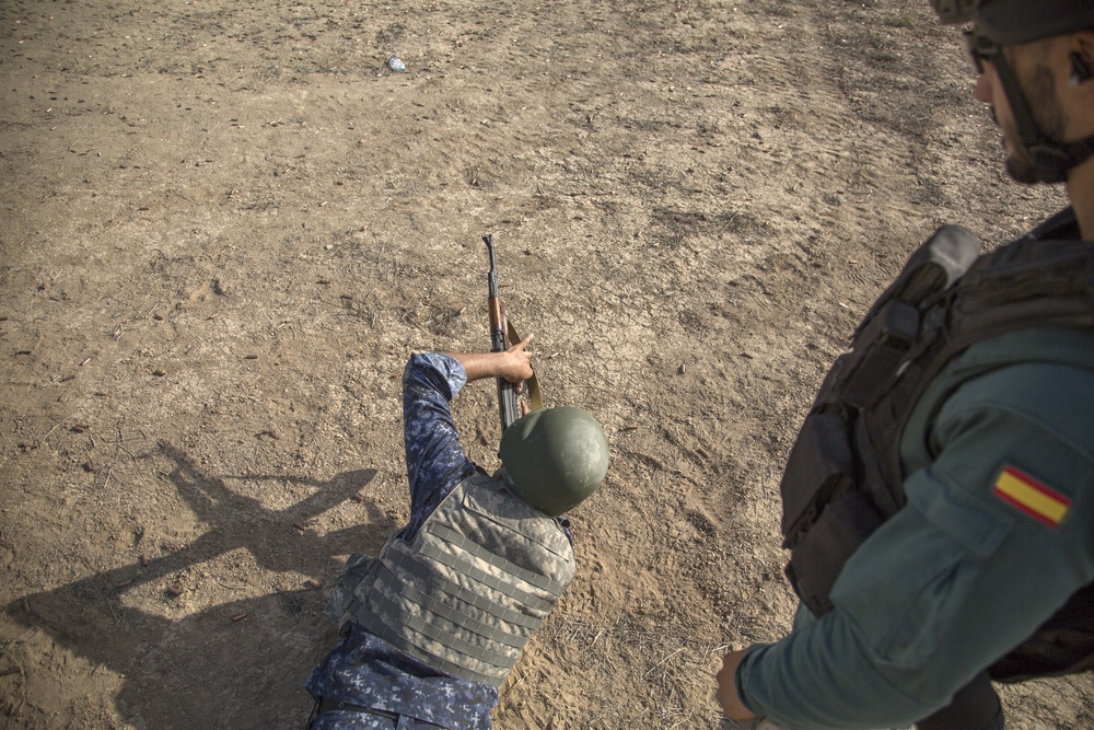 ISF AK-47 training led by Spanish Guardia Civil GAR