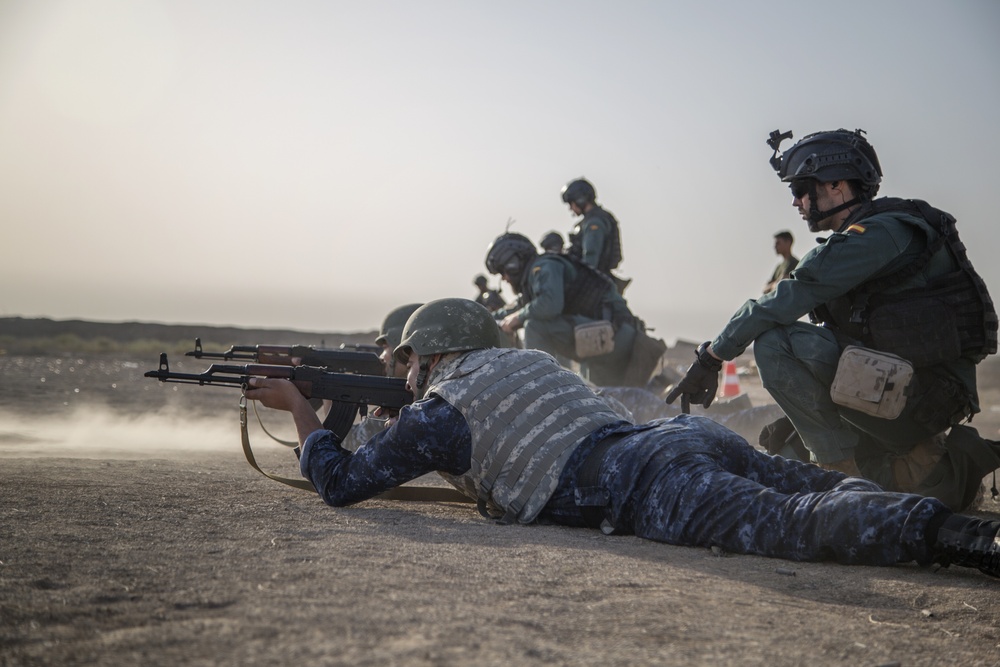 ISF AK-47 training led by Spanish Guardia Civil GAR