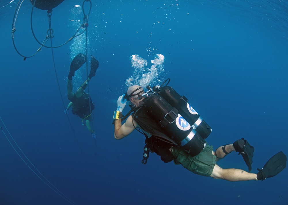 UCT 2 Inspect the Apra Harbor Fleet Mooring Systems