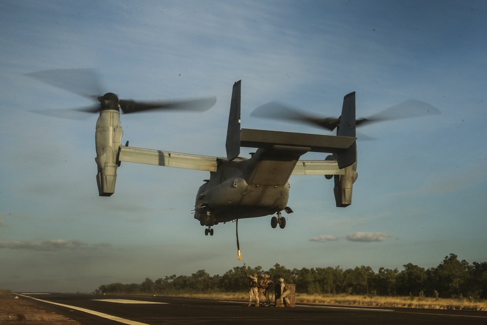 U.S. Marine helicopter support team sharpen skills Downunder