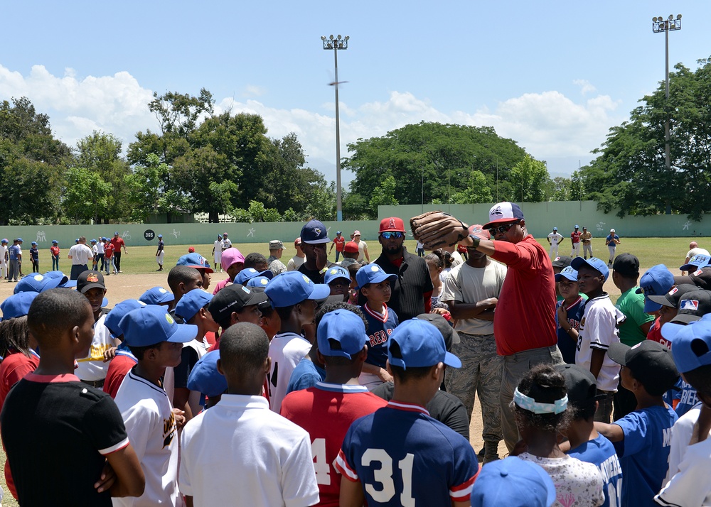 NEW HORIZONS 2017 builds partnership through baseball clinic