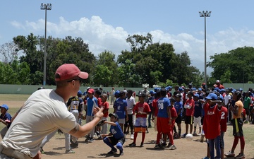 NEW HORIZONS 2017 builds partnership through baseball clinic
