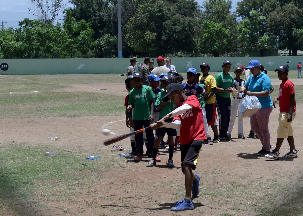 NEW HORIZONS 2017 builds partnership through baseball clinic