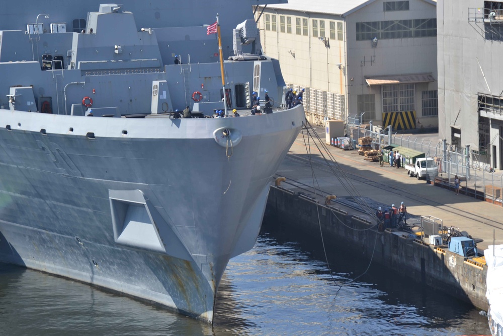 USS Green Bay (LPD 20) Begins Patrol