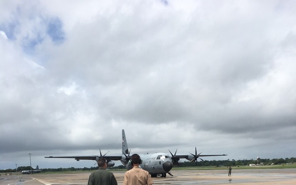 COMMANDER, NAVAL METEOROLOGY AND OCEANOGRAPHY COMMAND FLIES WITH HURRICANE HUNTERS