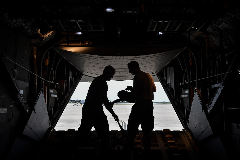 15th SOS loadmasters lock down cargo