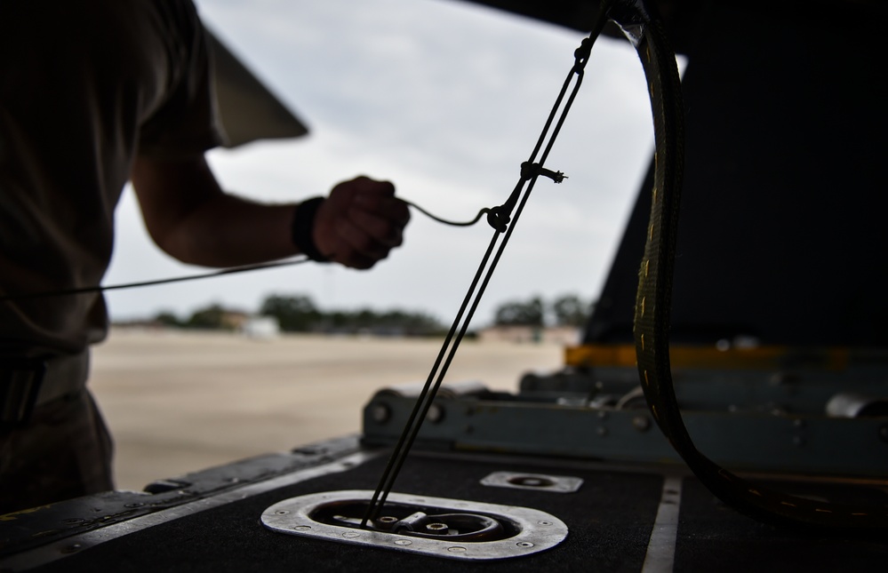 15th SOS loadmasters lock down cargo