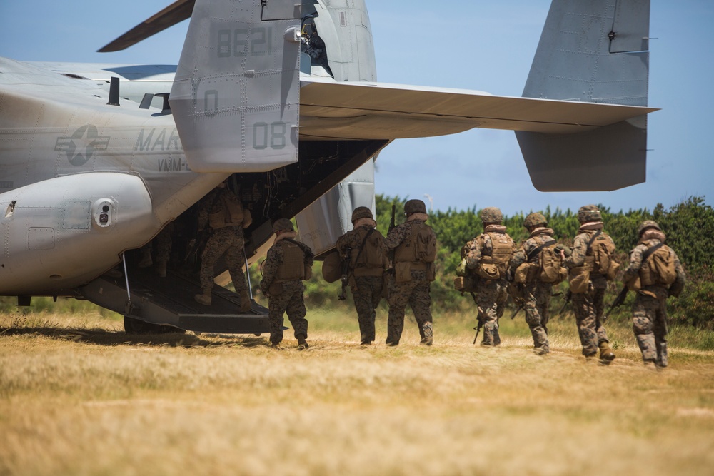 Heavy lifting: 1/12, VMM-268 pack up and take off