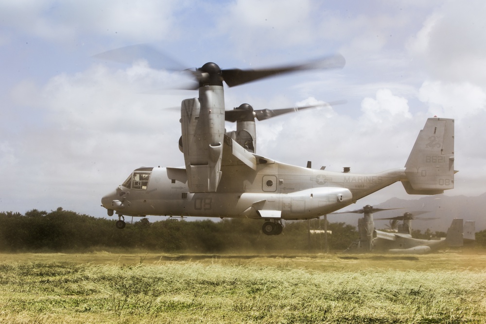 Heavy lifting: 1/12, VMM-268 pack up and take off