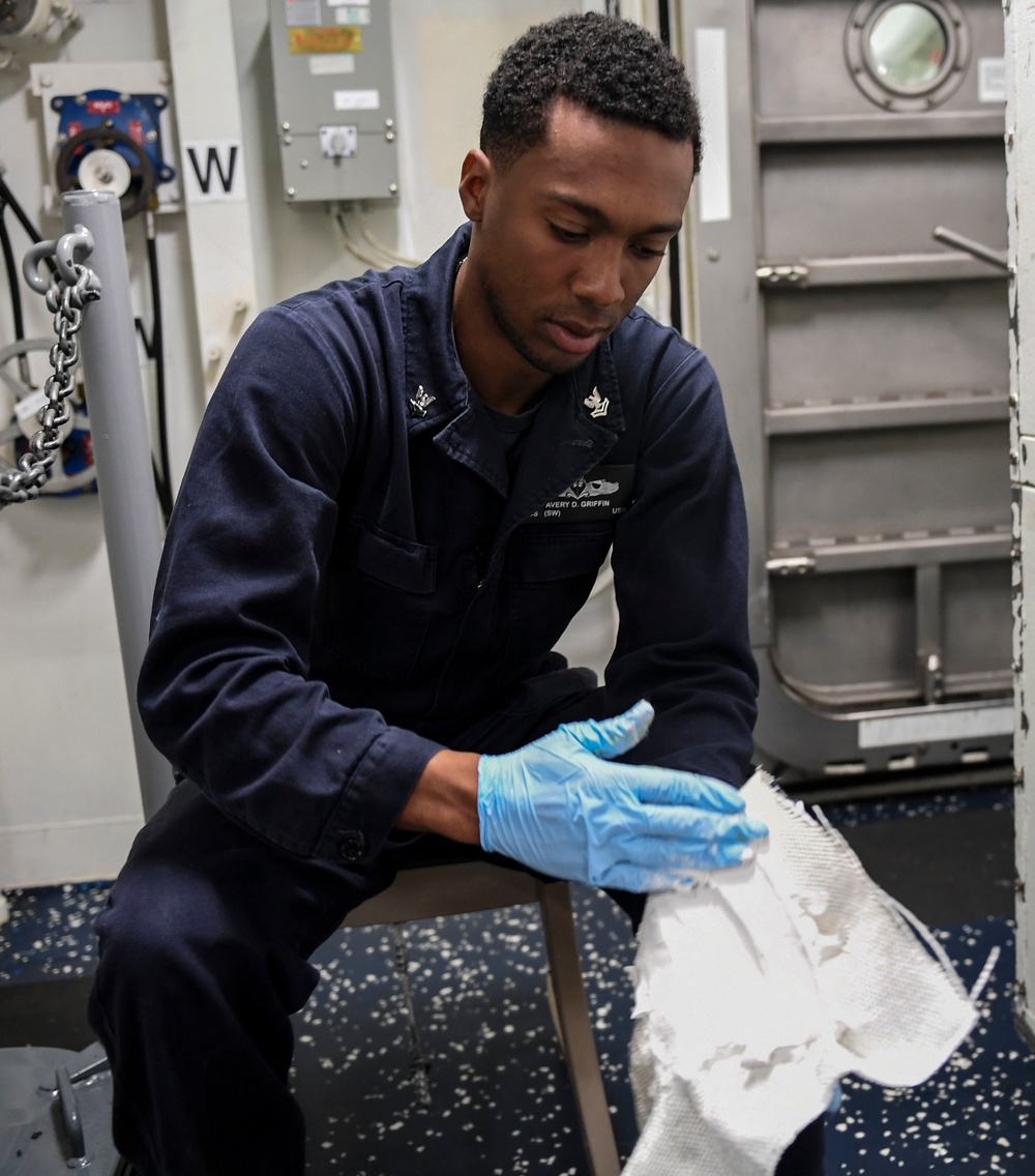 USS Wayne E. Meyer Conducts Maintenance