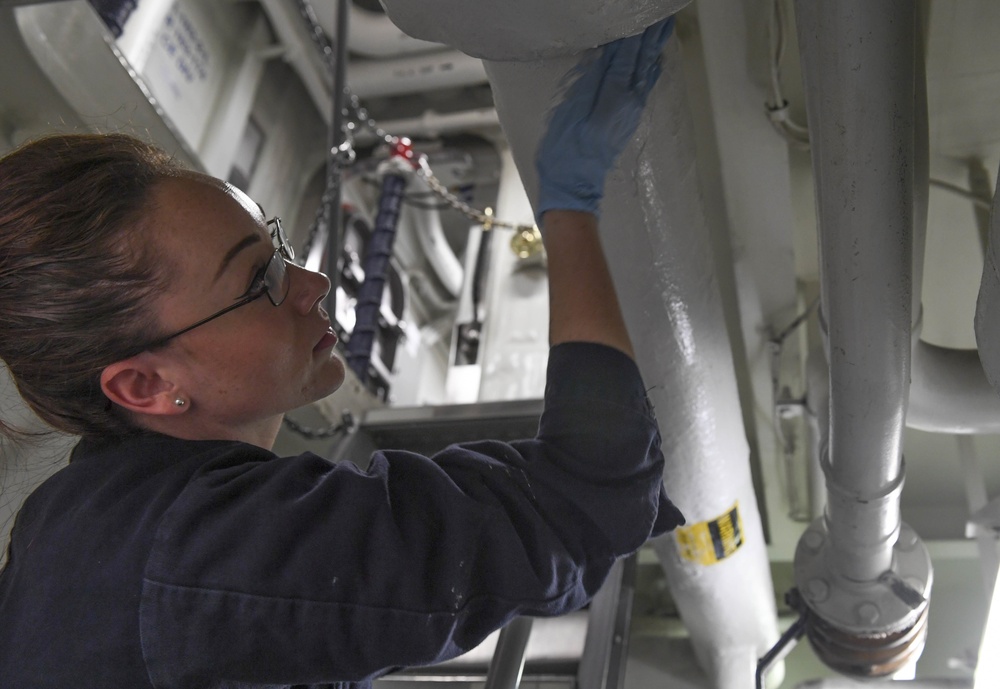 USS Wayne E. Meyer Conducts Maintenance