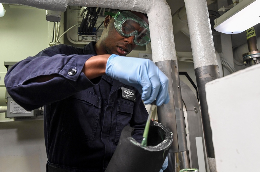 USS Wayne E. Meyer Conducts Maintenance