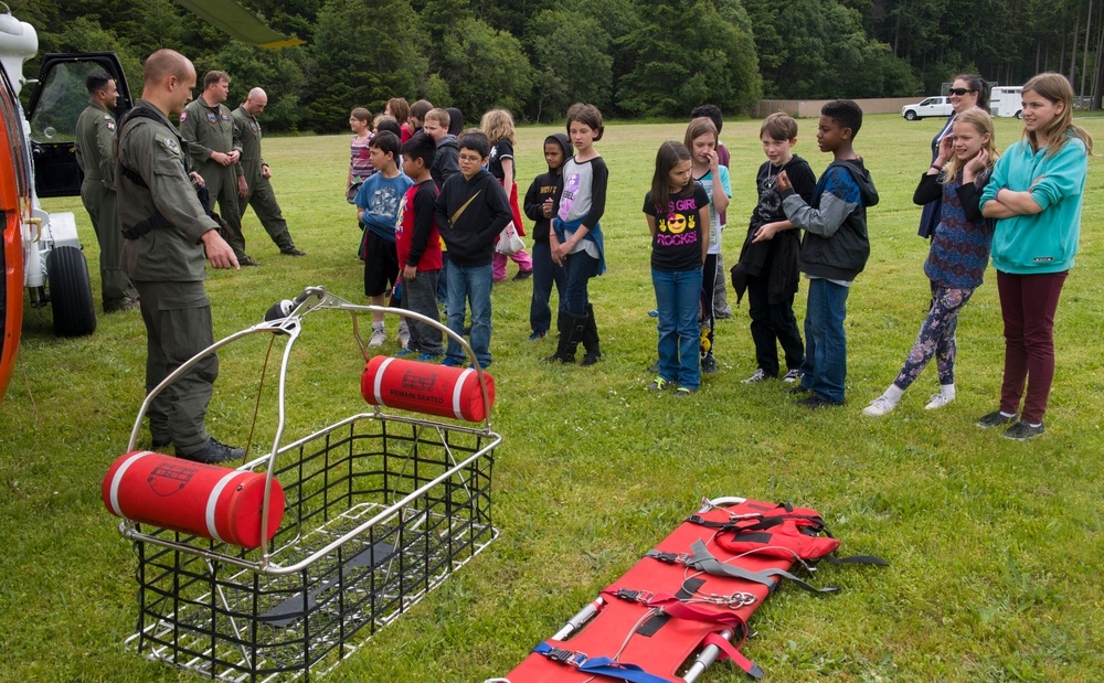 SAR Demonstration at Olympic View Elementary School Career Day