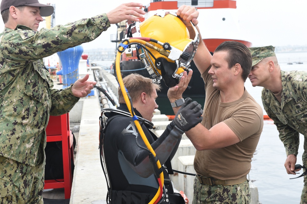 Undersea Rescue Command doing Diving Supervisor drills