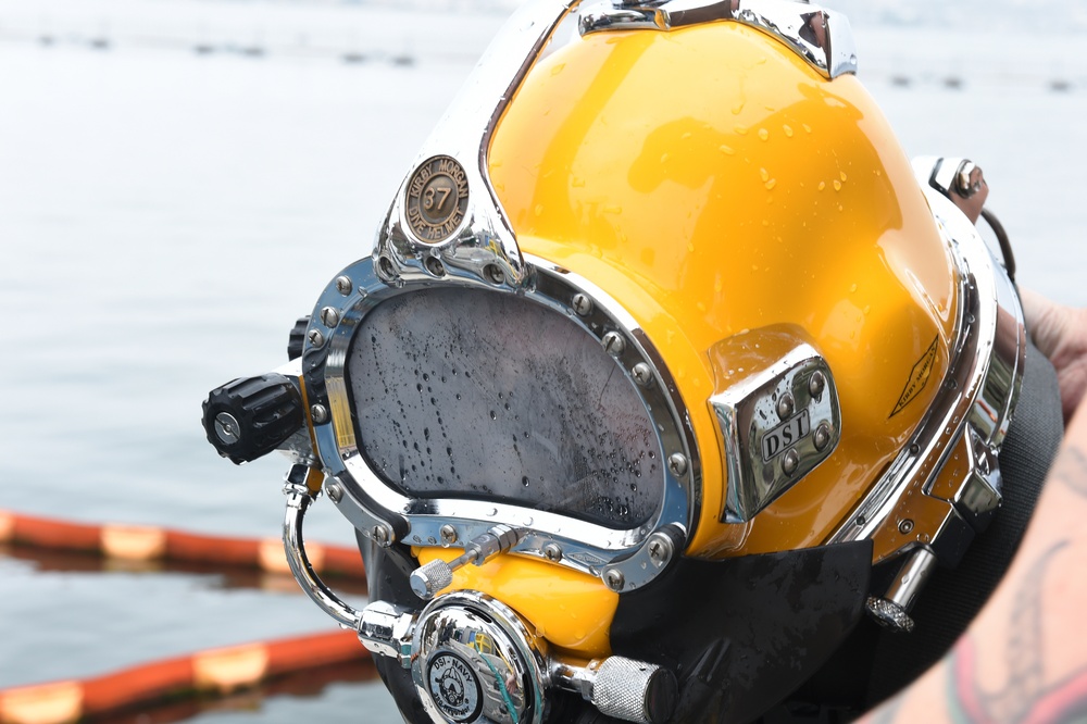 Undersea Rescue Command doing Diving Supervisor drills