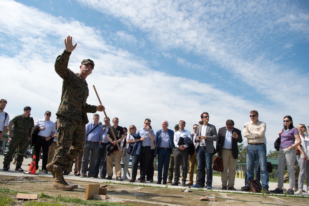 DSD observes static displays with members of Nordic-Baltic Forum