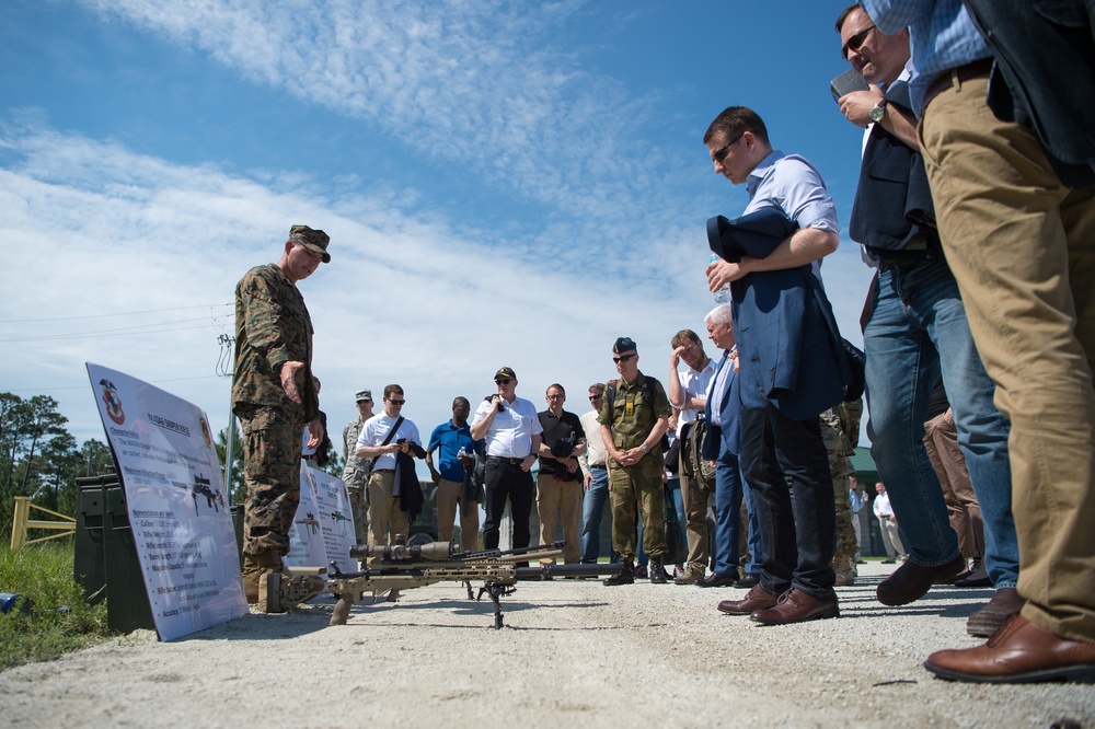 DSD observes static displays with members of Nordic-Baltic Forum
