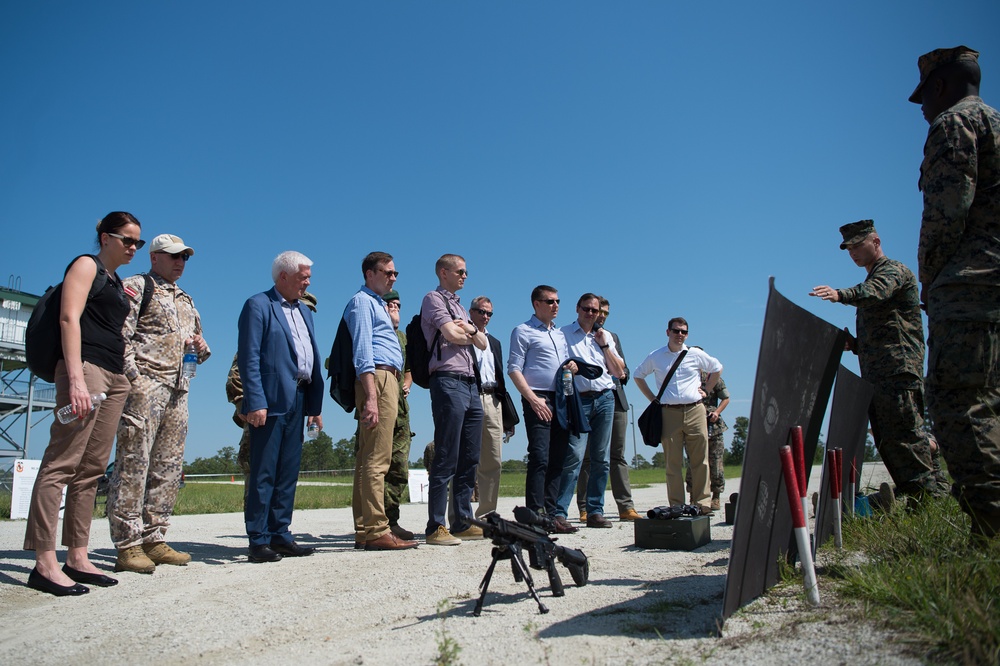 DSD observes static displays with members of Nordic-Baltic Forum