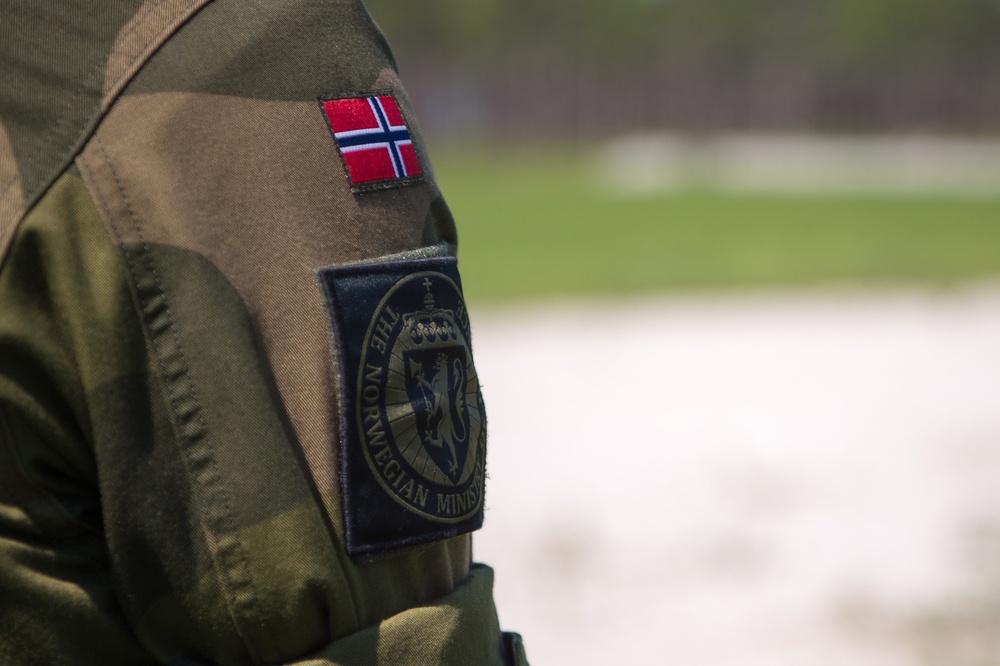 DSD observes static displays with members of Nordic-Baltic Forum