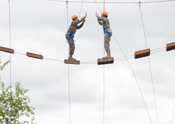 Alaska Guardsmen train at high and low ropes course