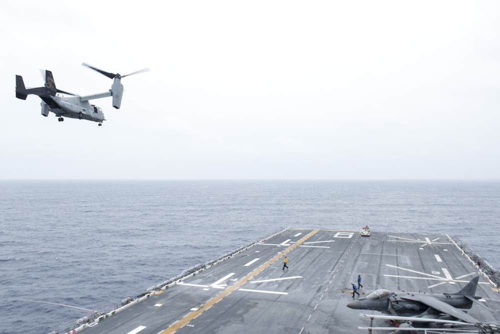 USS Bonhomme Richard (LHD 6) Arrival of Marine Medium Tiltrotor Squadron (VMM) 265 MV-22B Ospreys