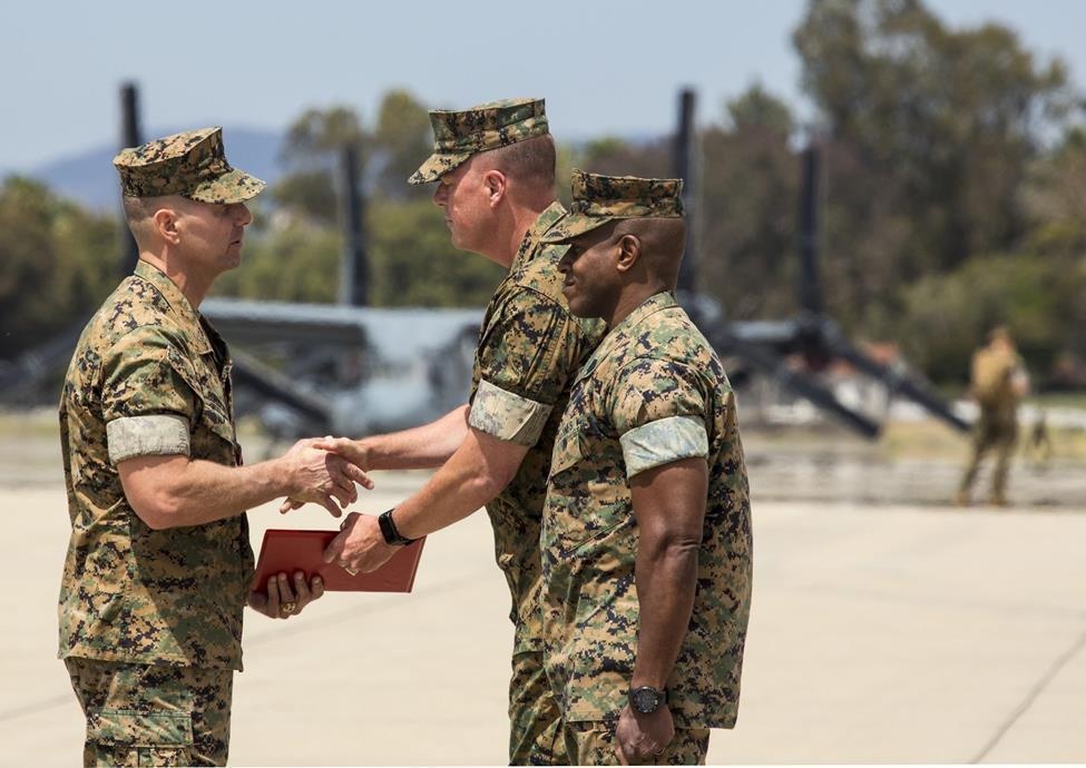 Passing the colors: MAG-39 command changes hands