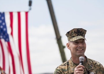 Passing the colors: MAG-39 command changes hands