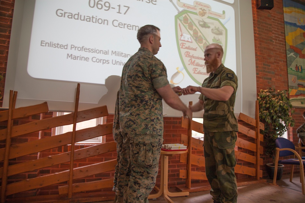 Training leaders around the world: Marines and Norwegians graduate Corporals Course