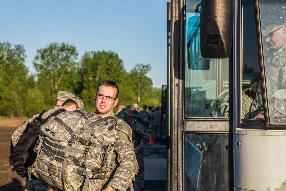 Soldiers and Airmen take a German fitness test