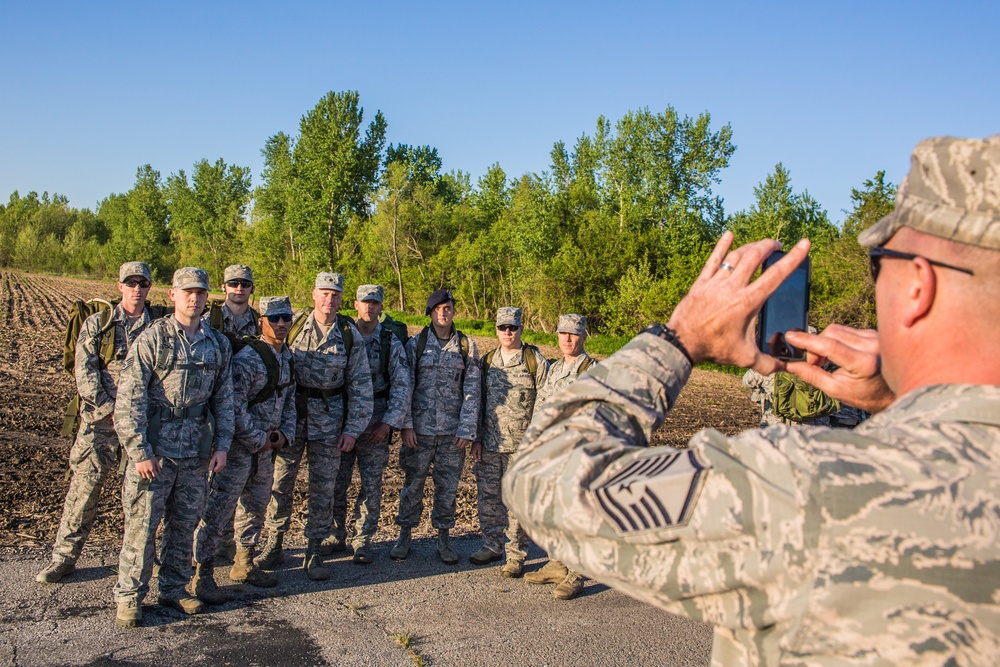 Soldiers and Airmen take a German fitness test