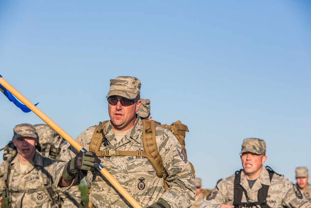 Soldiers and Airmen take a German fitness test