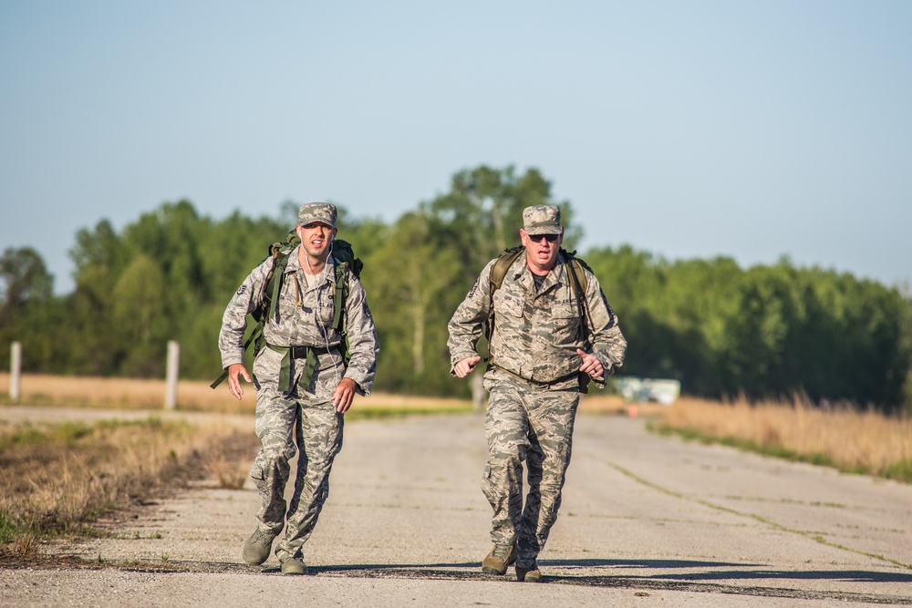 Soldiers and Airmen take a German fitness test