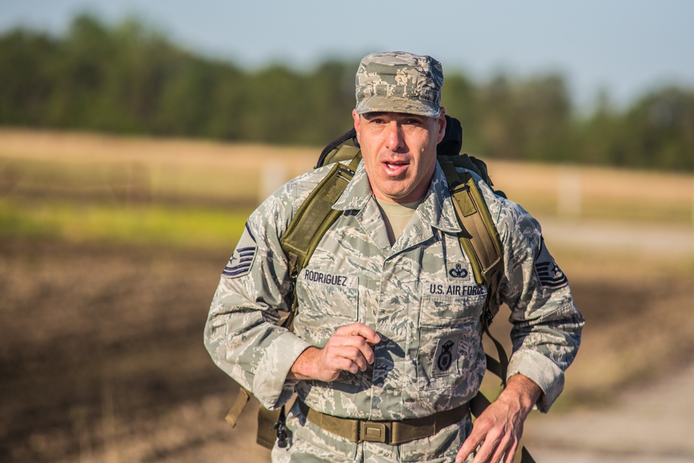 Soldiers and Airmen take a German fitness test