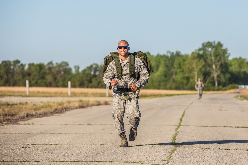 Soldiers and Airmen take a German fitness test