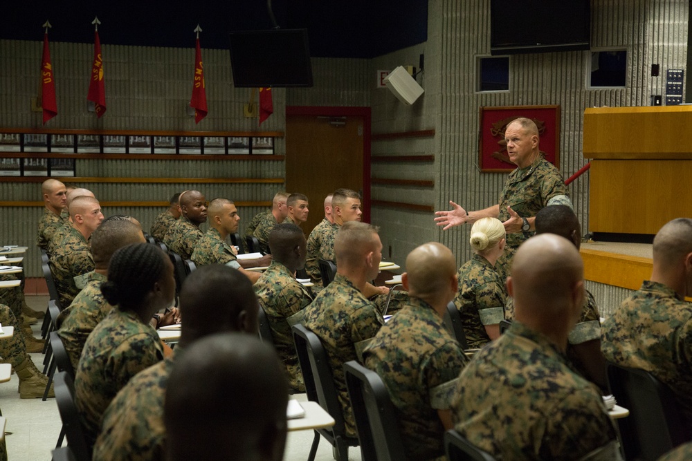 Commandant Speaks to Drill Instructor School Students