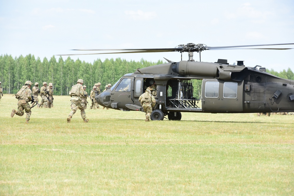 Battle Group Poland U.S. Soldiers conduct air assault training